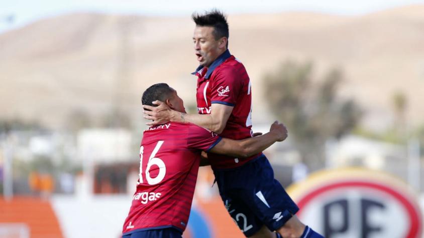 Goleada en El Salvador: La UC vence a Cobresal y sigue al acecho de Colo Colo