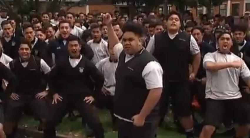 Estudiantes despiden a Jonah Lomu con un épico "Haka"