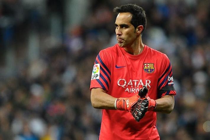Claudio Bravo conquista el premio a Mejor Portero de la Liga española 2014-2015