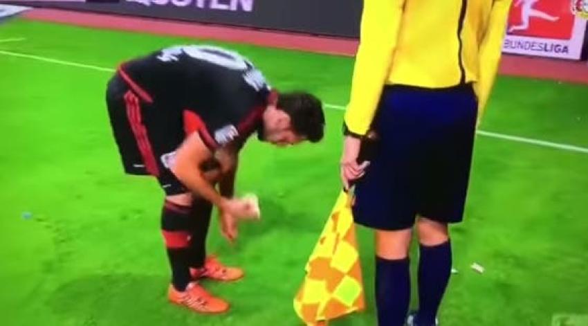 La notable reacción de un compañero de Aránguiz ante gestos de racismo