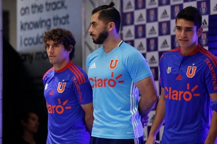 Universidad de Chile presenta su nueva camiseta para la temporada 2016