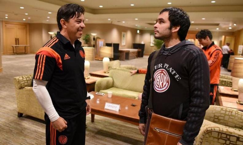 Cumple su sueño: Hincha no vidente de River Plate comparte con el plantel argentino