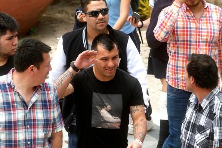 Gary Medel llega a Chile y apunta al futuro de la “Roja”: “Esperemos que siga Sampaoli”