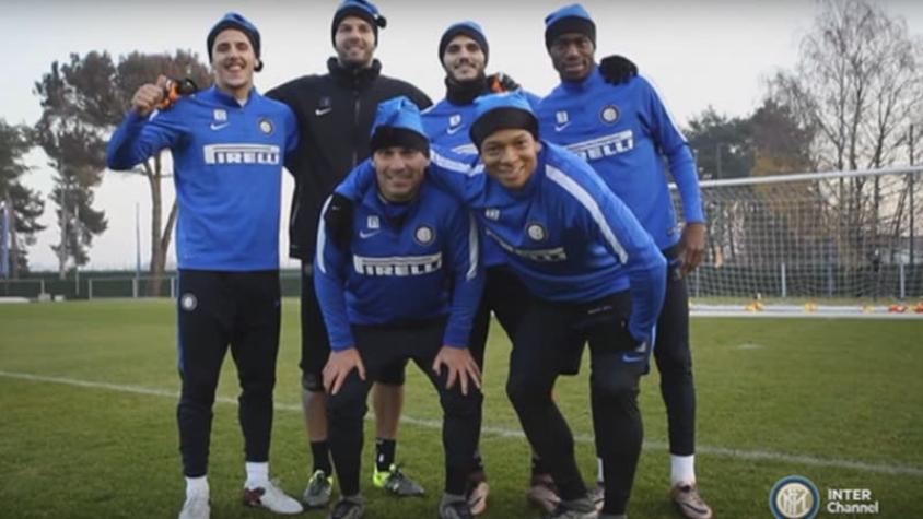 [VIDEO] A pelotazos: Inter de Milán con Gary Medel protagonizan particular villancico navideño