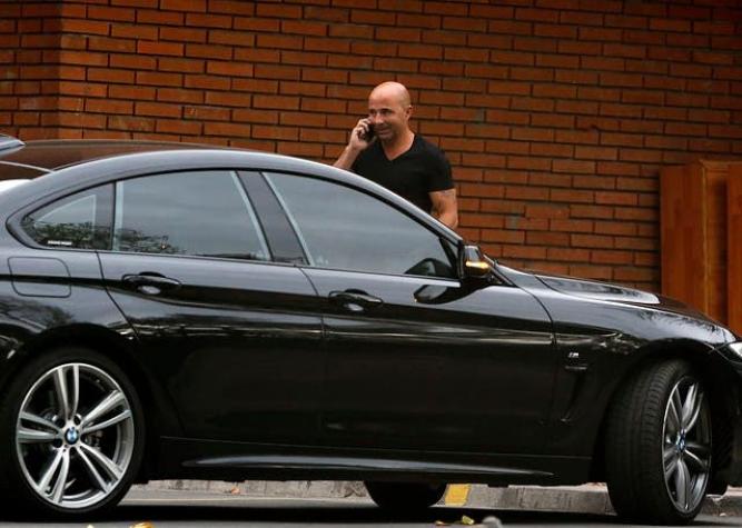 Sampaoli se retira en silencio de la ANFP tras reunión con Arturo Salah