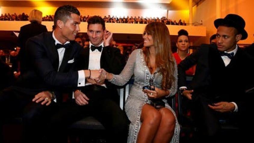 [FOTO] Así fue el saludo de Cristiano Ronaldo con la novia de Lionel Messi