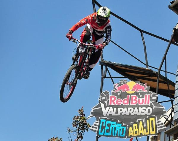 [EN VIVO] Sigue una nueva edición de "Valparaíso Cerro Abajo"