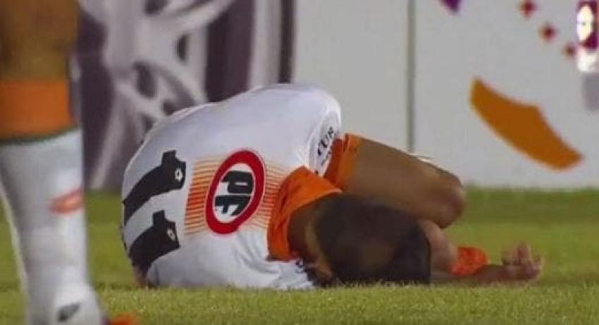 Jugador de Cobresal sufre grave lesión ante Corinthians