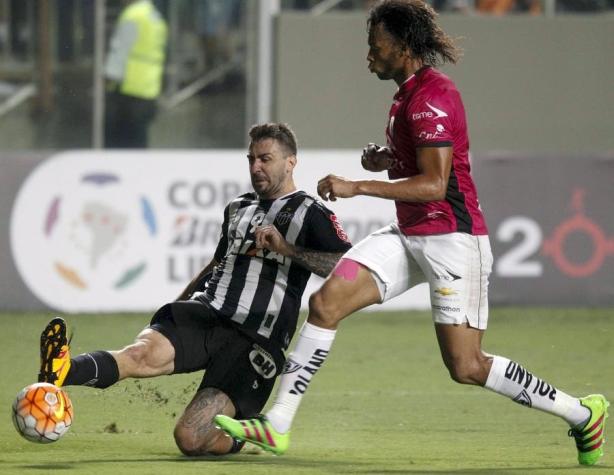 Atlético Mineiro derrota a  Independiente del Valle y lidera grupo de Colo Colo