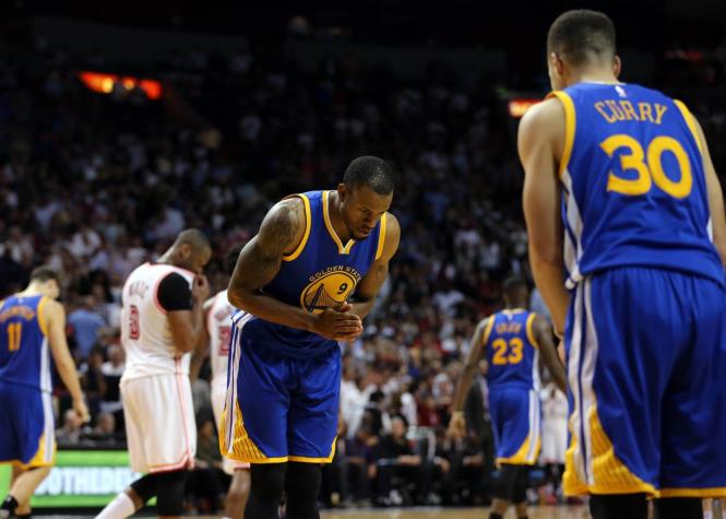 Warriors y Cavaliers mantienen paso ganador en la NBA