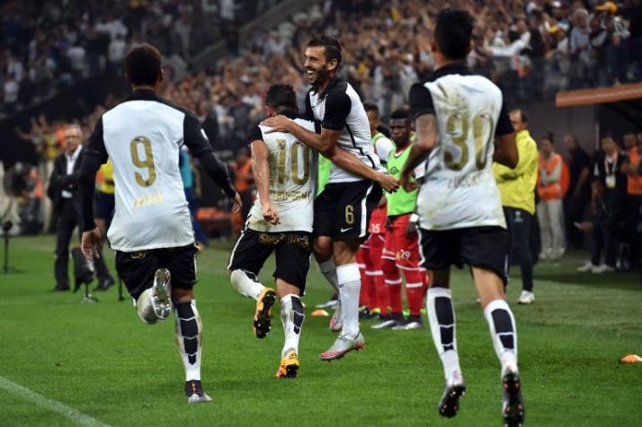 Corinthians vence a Santa Fe y le da “una mano” a Cobresal en Copa Libertadores