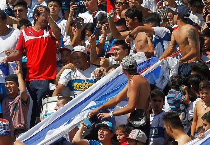 [VIDEO] Nicolás Castillo sorprende tocando el bombo en “banderazo” de la UC
