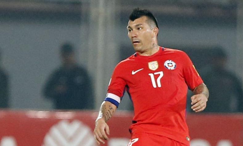 Gary Medel visitó mural de Quilicura en honor a los campeones de América