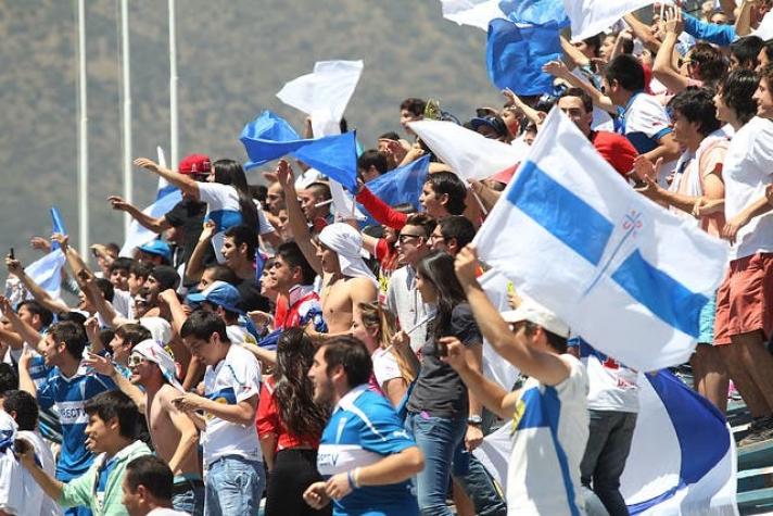 Banderas especiales y un telón gigante serán utilizados por hinchas de la UC en el clásico