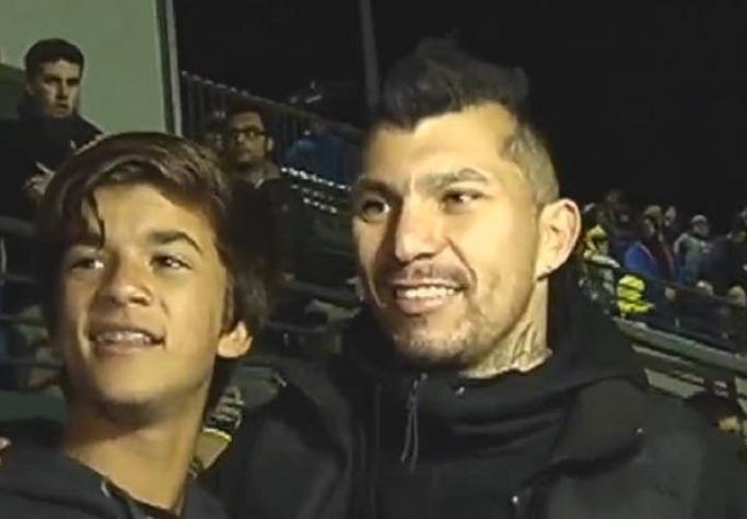 [VIDEO] Gary Medel asiste a duelo de Everton generando locura de los hinchas