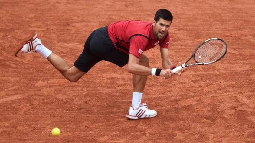 Roland Garros deja atrás la lluvia y el torneo se reanuda con triunfo de Djokovic