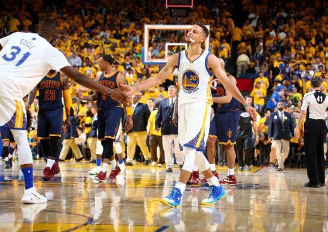 GS Warriors se adelantan a Cleveland Cavaliers en la final de la NBA