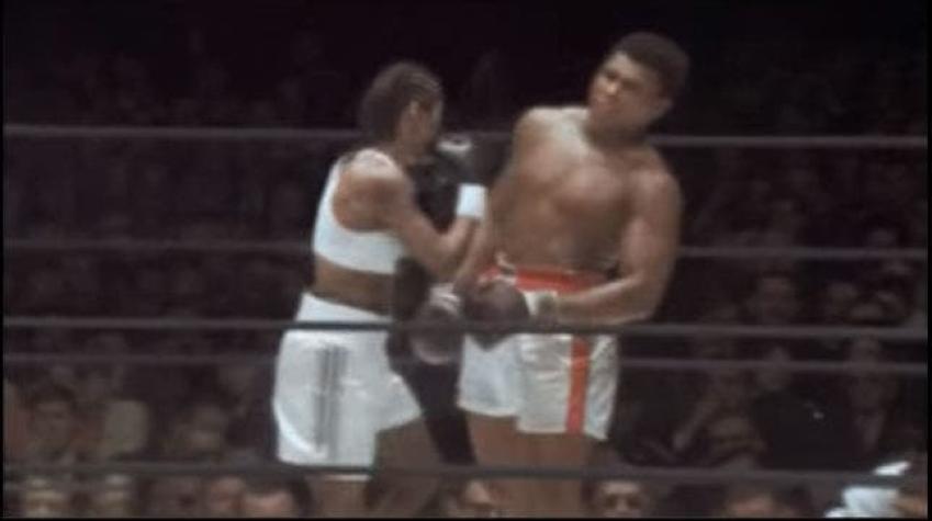 [VIDEO] La histórica pelea que enfrentó a Mohamed Alí y su hija en el ring