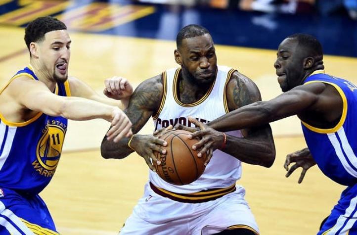 Los Cavaliers vencen a los Warriors y siguen en la pelea en la final de la NBA