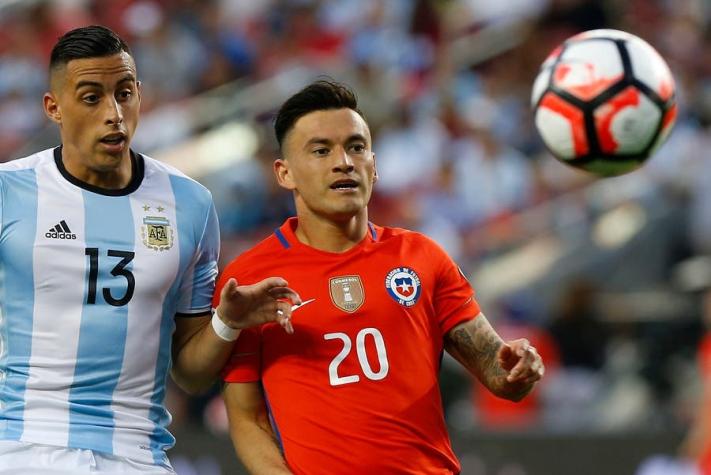 Charles Aránguiz olvida su partido ante Argentina: "Ya saqué el error de mi cabeza"