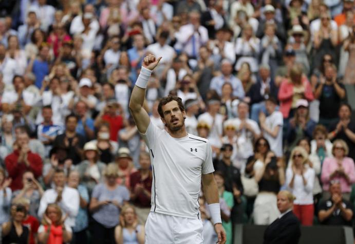 Murray clasifica en jornada de Wimbledon marcada por la lluvia