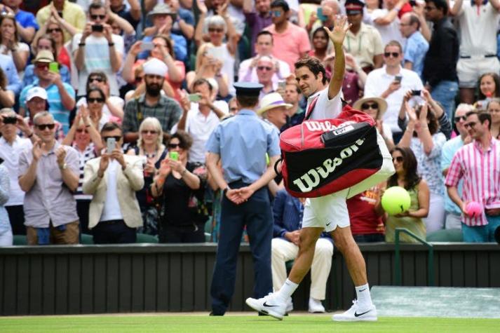 Federer avanza con autoridad y registrando récord a los cuartos de final de Wimbledon