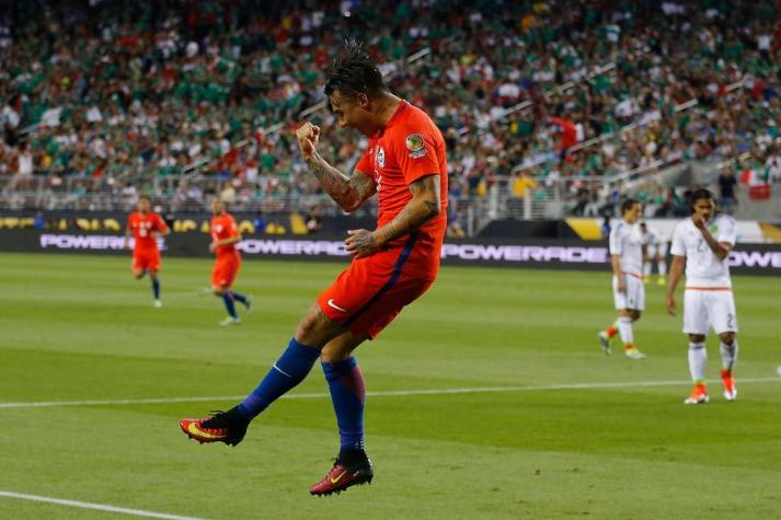 El nuevo tatuaje de Eduardo Vargas en honor a los títulos que ha obtenido