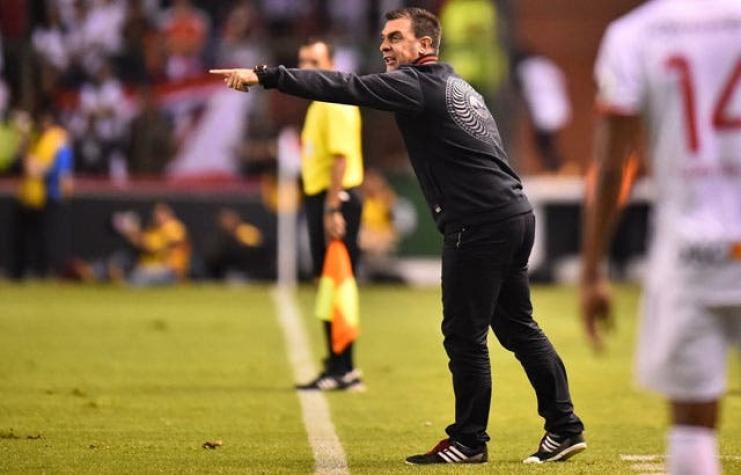 Pablo Guede, una de las cartas en Colo Colo tras renuncia de José Luis Sierra