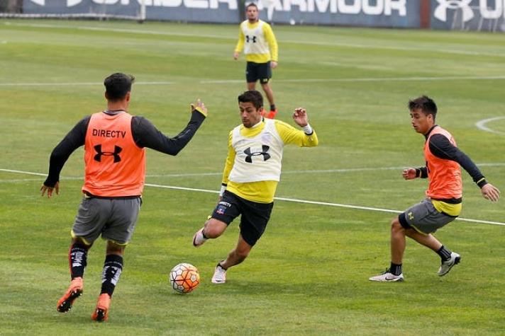 Nuevos refuerzos de la U y Colo Colo no podrán jugar en el arranque del torneo