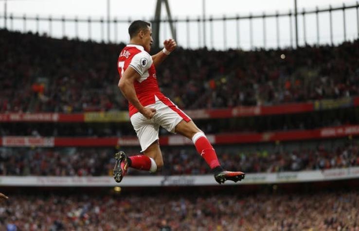 Leyenda del Arsenal llena de elogios a Alexis Sánchez: “El chileno crea pánico en las defensas”