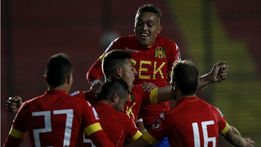 Unión Española derrota al líder Deportes Iquique en el estadio Santa Laura