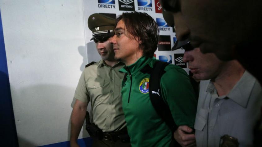 Jugador de Audax Italiano es detenido por patear a hincha de la UC