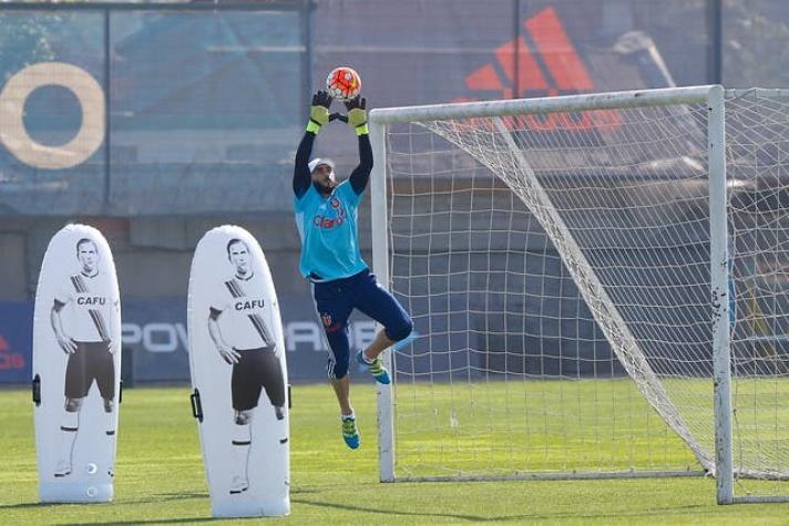Johnny Herrera entrena con normalidad y volvería al arco de la “U” ante Iquique