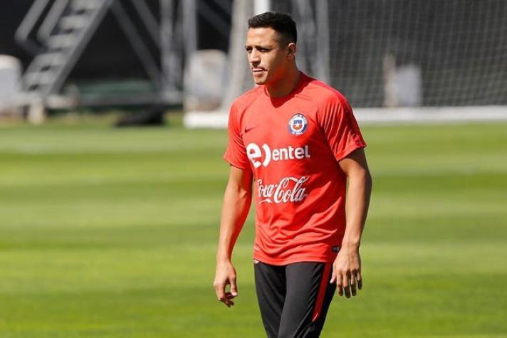 Alexis Sánchez y Claudio Bravo llegan a Chile para integrarse a "La Roja"