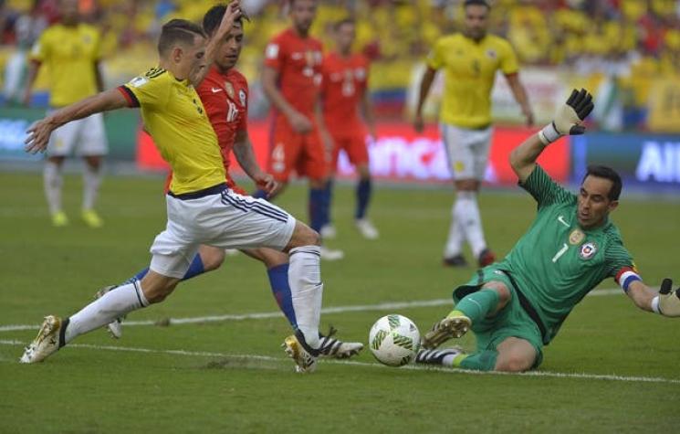 Claudio Bravo abandona lesionado el partido ante Colombia