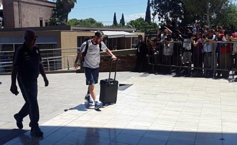 Messi sufre problemas en viaje con Argentina: Le baja la presión y tuvo vómitos