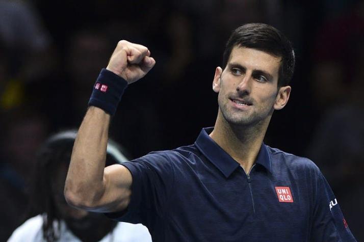Djokovic "barre" a Goffin y pasa invicto a semis del Torneo de Maestros