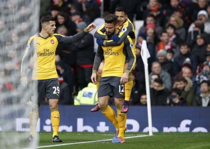 Alexis fue titular en valioso y agónico empate del Arsenal ante Manchester United