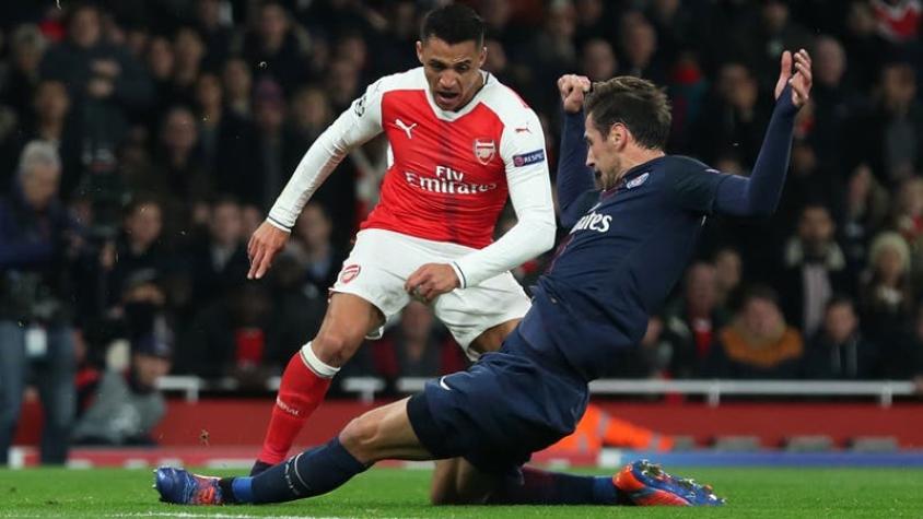 [VIDEO] El dudoso penal a Alexis Sánchez con que Arsenal iguala ante el PSG