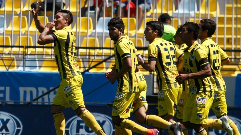 Everton supera a Cobresal en Viña y escapa del fondo de la tabla de posiciones