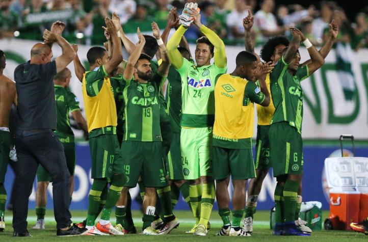 Avión que transportaba a equipo Chapecoense sufre accidente en territorio colombiano