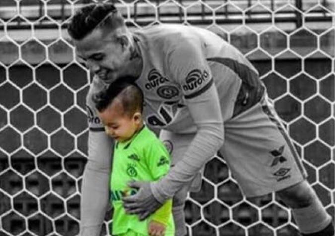 Arquero de Atlético Nacional rinde emotivo homenaje a fallecido portero del Chapecoense