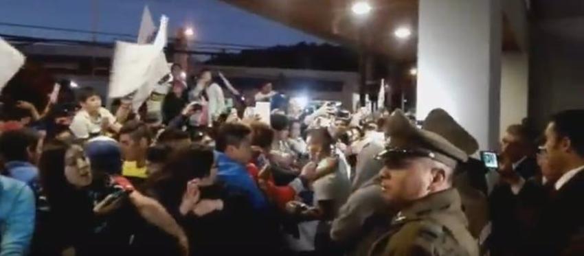 [VIDEO] El masivo banderazo de los hinchas de Universidad Católica en Temuco