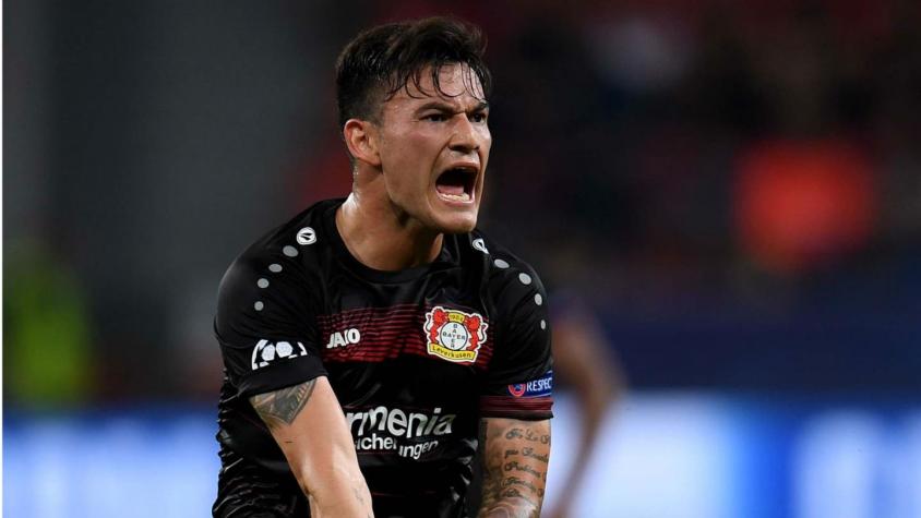 Charles Aránguiz es expulsado en derrota de Bayer Leverkusen en la Bundesliga