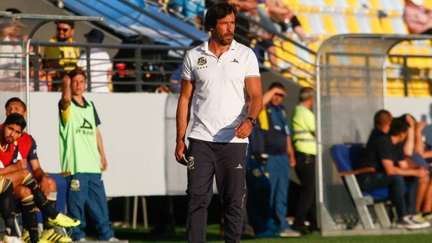 DT de Everton anticipa intenso duelo ante Colo Colo y niega llamados de la "U"