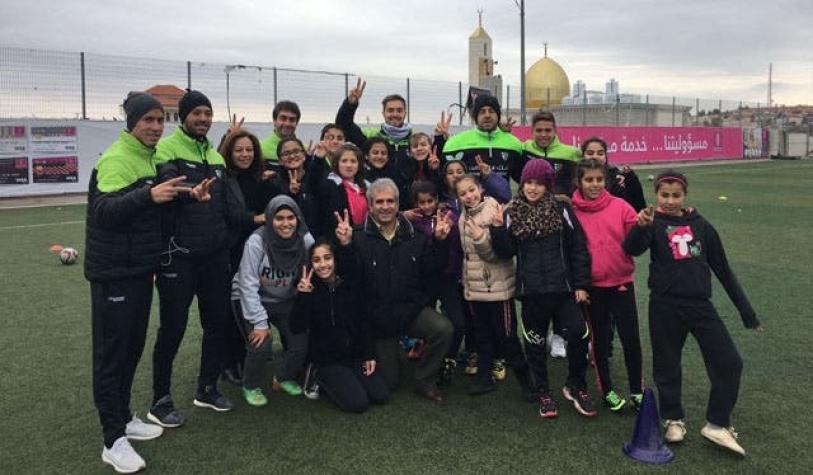 [VIDEO] Palestino realiza clínica de fútbol a niños en Ramala en medio de su gira por Medio Oriente