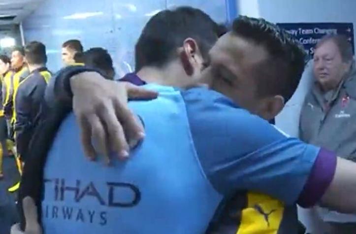 [VIDEO] El cariñoso abrazo y conversación en el túnel de Alexis Sánchez con Claudio Bravo