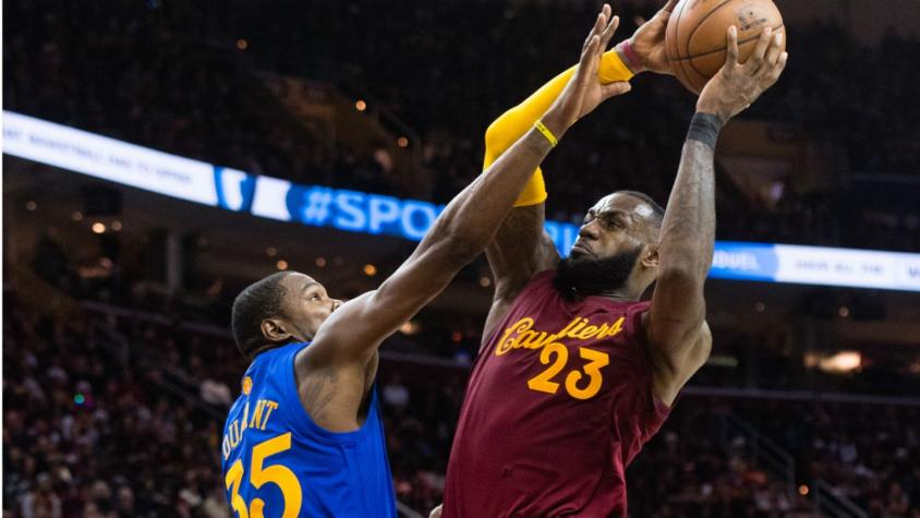Irving y LeBron guían a Cavaliers en gran triunfo sobre Warriors en la NBA