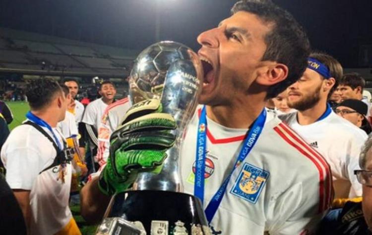 [VIDEO] Arquero héroe: Ataja tres penales y da título de campeón a Tigres en México