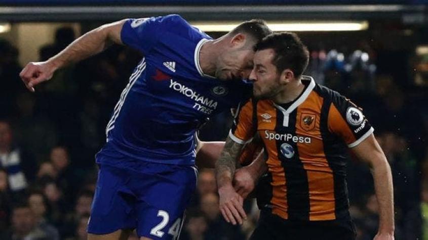 El impactante choque de cabezas que causó la fractura de cráneo del futbolista Ryan Mason